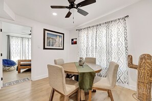 Dining - Near Aquatica water park and The Pearl District is one of the best spots in SA (San Antonio)