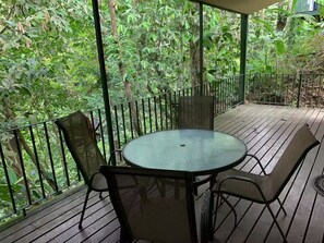 Outdoor dining - Villa 31B Toucan Valley Jungle Resort (Ciudad Cortés)