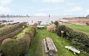 Outdoor dining - 6 bedroom cozy home in Oudega (Oudega)