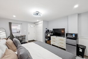 Room - Elegant King Studio • Private Room in Lawrence (Trenton)