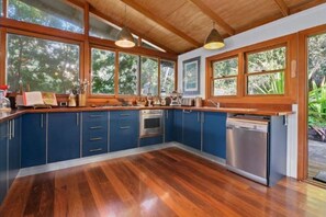 Private kitchen - The Treehouse @ Milsons (Milsons Passage)