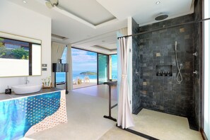 Villa, balkon, uitzicht op zee | Badkamer