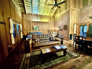 Living area - Cozy Studio Smoky Mountain Cabin - Unbeatable Location (Pigeon Forge)