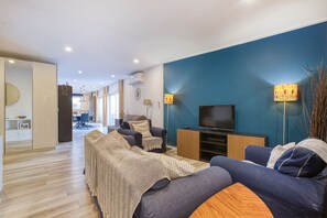 3 bedrooms - Charming Marsaskala Stay Balcony Seafront Walks (Marsaskala)