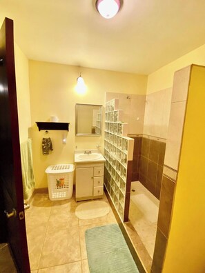 Bathroom - Villa 1B Toucan Valley Jungle Resort (Ciudad Cortés)