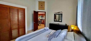 1 bedroom, WiFi, bed sheets - 14A Rainforest view Villa, plus Studio Apartment. (Ciudad Cortés)