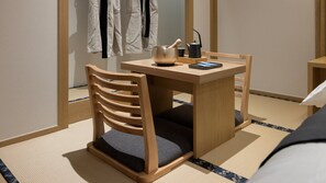 Standard Meditation | Cortinas opacas, sistema de insonorización, wifi gratis y ropa de cama