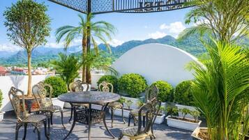 Classic Studio, Balcony, City View | Outdoor dining