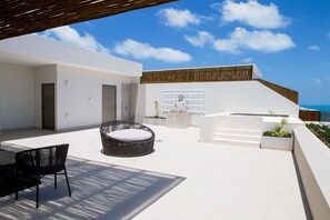 Terrace/patio - Spacious 4BR Oceanview Loft-Garza Blanca Cancun Beachfront Resort (Cancún)