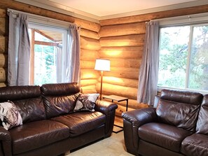 Living area - Cozy Log Cabin Upper Unit with Deck – Great access to Atlin, trails and beach! (Atlin)