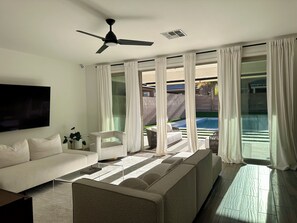 Living area - Luxury Modern Retreat with Pool & Spa – Near the Strip (Las Vegas)