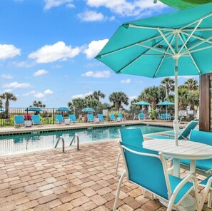 Pool - Myrtle Beach Oceanfront Escape w/Private Balcony - Stunning Beach & City Views (Myrtle Beach)