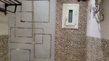 Douche, savon, papier toilette