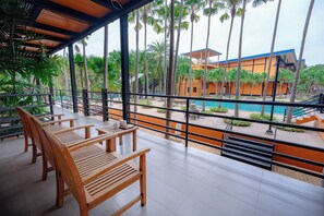 Outdoor dining - Nongnooch Resort Pattaya (Sattahip)
