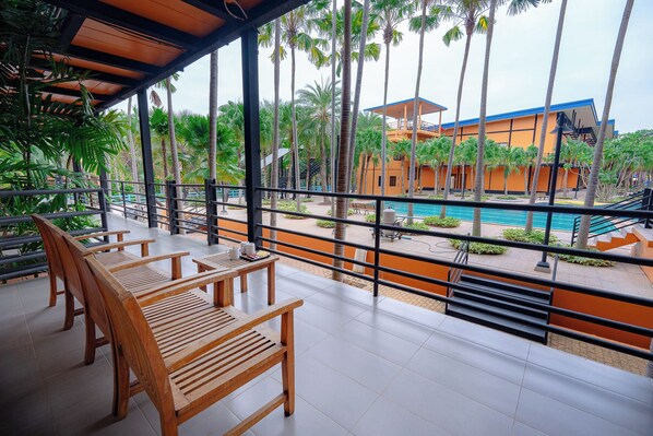 Outdoor dining - Nongnooch Resort Pattaya (Sattahip)