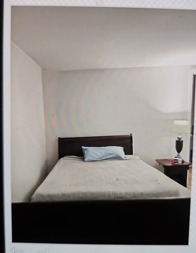 Cozy 1-bedroom studio in quaint Belleville with AC and gym access