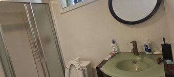 Cozy 1-bedroom studio in quaint Belleville with AC and gym access