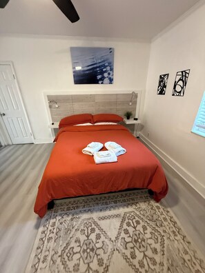 1 bedroom, iron/ironing board, WiFi, bed sheets - 116 YARDS FROM THE BEACH (Deerfield Beach)