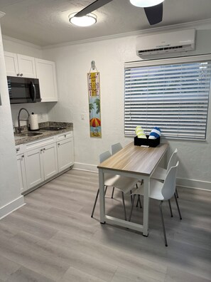 Dining - 116 YARDS FROM THE BEACH (Deerfield Beach)