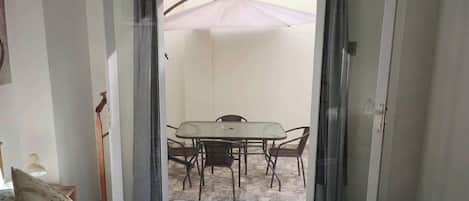 1 bedroom, desk, free WiFi, bed sheets