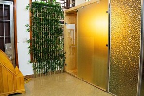 Classic Studio, Balcony, City View | Interior