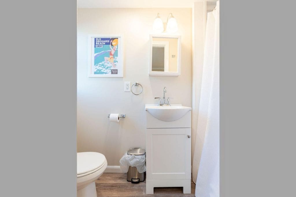 Shower, towels, soap, toilet paper