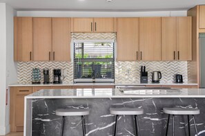 Fridge, microwave, oven, stovetop - Private Oasis w/ Pool, Mini Golf & Sports Court (Hollywood)