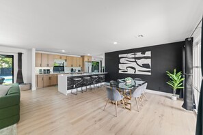 Dining - Private Oasis w/ Pool, Mini Golf & Sports Court (Hollywood)