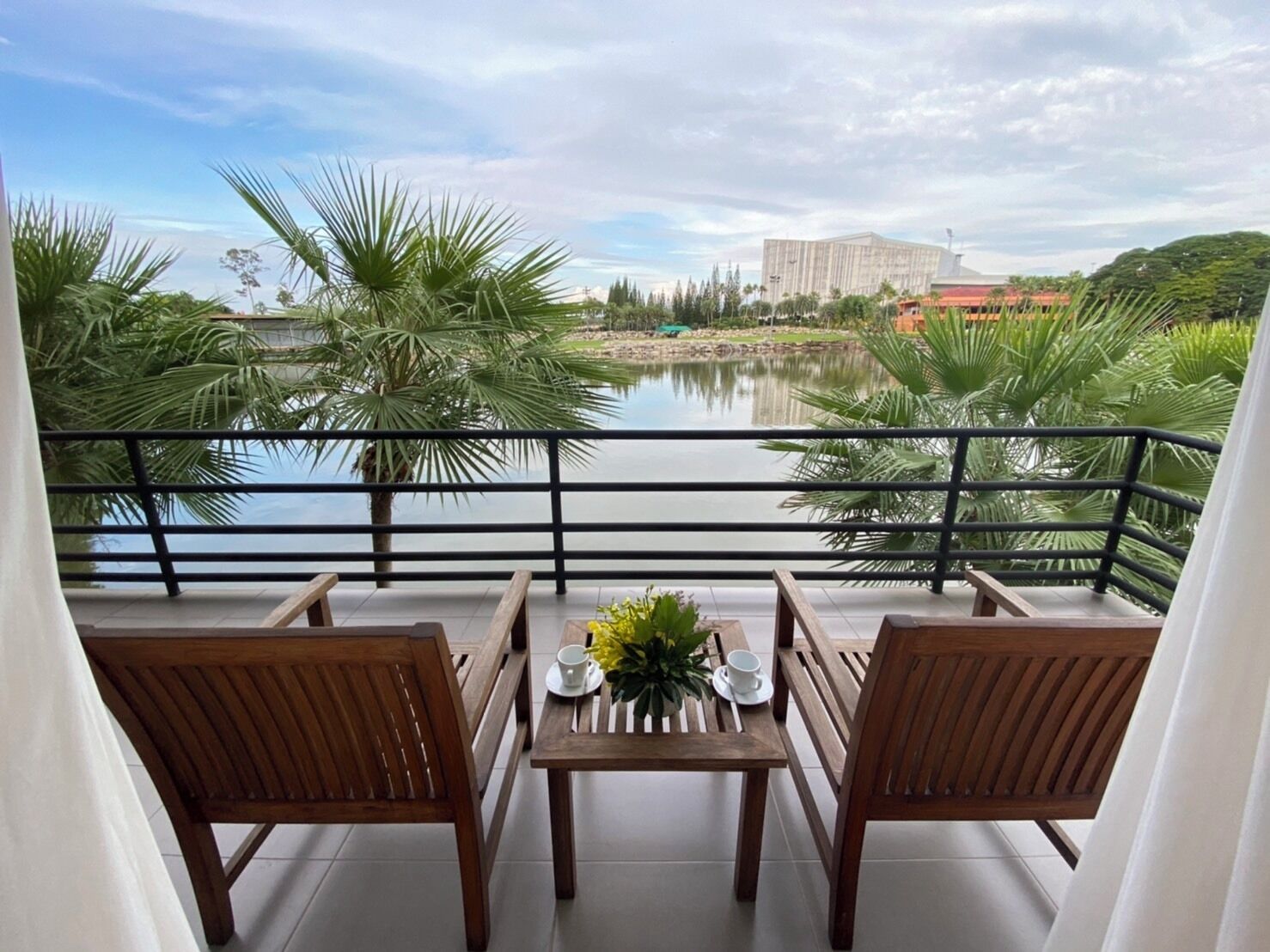 المنطقة المحيطة بالمنشأة