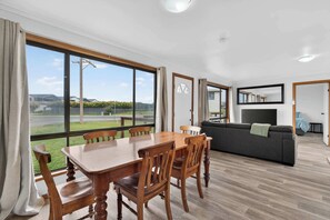 Interior - 6 Chapman Rd Middleton Walk to Surf Beach (Middleton)