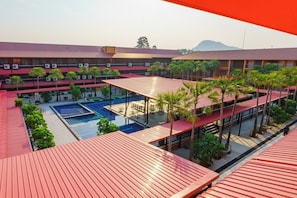 Dreibettzimmer, Balkon, Poolblick | Pool