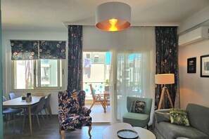 TV - Perla Holiday Homes 179, Lalzit Bay, Albania (Lalzit Bay)