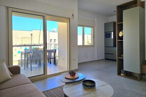TV - Perla Resort Holiday Homes 200, Lalzit Bay, Albania (Lalzit Bay)