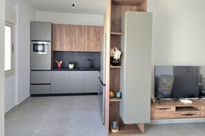 Fridge, microwave, oven, stovetop - Perla Resort Holiday Homes 200, Lalzit Bay, Albania (Lalzit Bay)