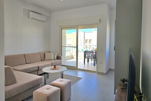 TV - Perla Resort Holiday Homes 200, Lalzit Bay, Albania (Lalzit Bay)