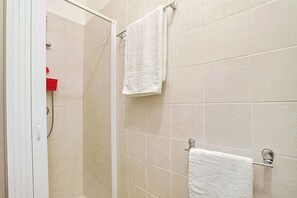 Shower, hair dryer, bidet, towels - Residence Argentiera Studio 2-Sea View, Miniera dell’Argentiera, Italy (Miniera dell’Argentiera)