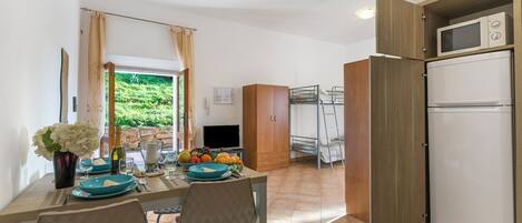 Fridge, microwave, stovetop, coffee/tea maker