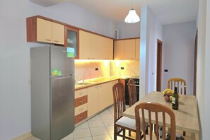 Fridge, oven, stovetop, coffee/tea maker - Mandalay Suites By The Beach 079, Durres, Albania (Durres)