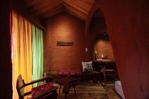 Estudio clásico, balcón, vistas a la ciudad | Interior