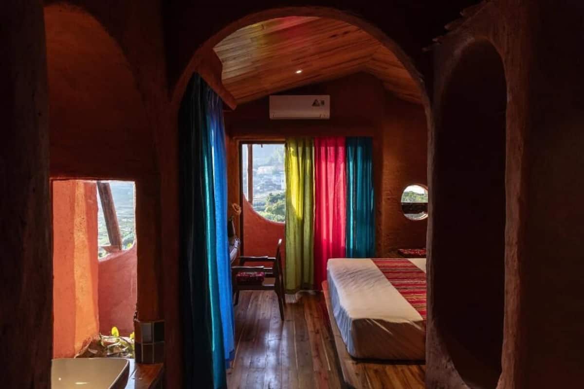 Estudio clásico, balcón, vista a la ciudad