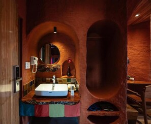 Estudio clásico, balcón, vistas a la ciudad | Baño