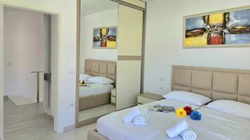 3 chambres, fer et planche à repasser, Wi-Fi gratuit, draps fournis