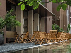 Outdoor dining - Industrial Luxury Hotel (Shenzhen)