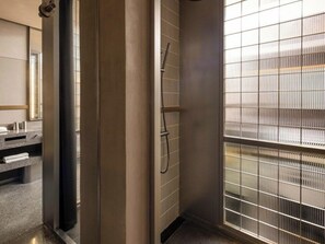Deluxe Condo | Bathroom