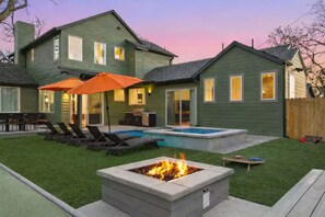 Terrace/patio - Luxury 5BR w/ Pool & Spa Near SoCo & Downtown (Austin)
