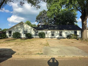 Exterior - Fabulous 3-bedroom house in Bartlett (Bartlett)