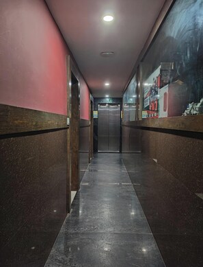 Chambre Classique, balcon, vue ville | Intérieur