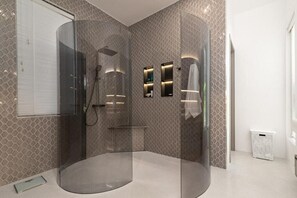 Villa, uitzicht op de baai | Badkamer