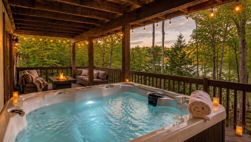 Lakefront Modern Escape with Hot Tub