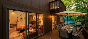 Lakefront Modern Escape with Hot Tub